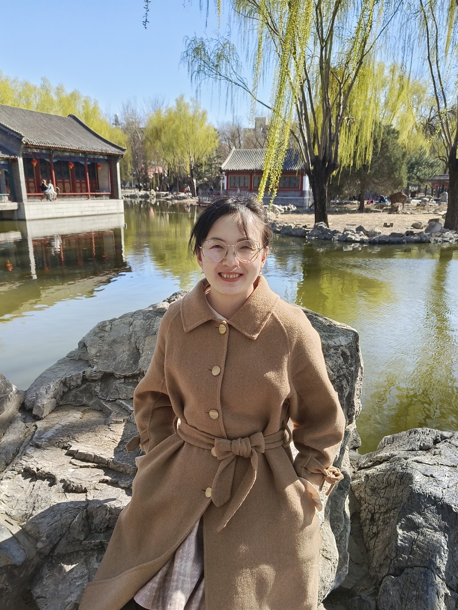 Portrait of Bingqing Zhang